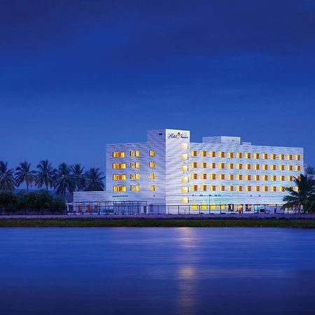 Hotel Naveen Lakeside Hubli Eksteriør billede