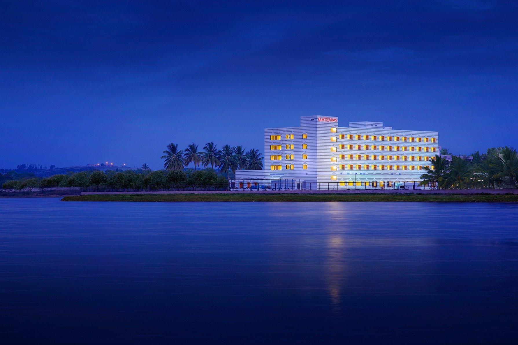 Hotel Naveen Lakeside Hubli Eksteriør billede