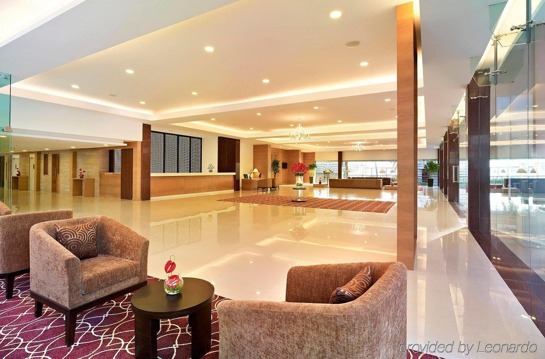 Hotel Naveen Lakeside Hubli Eksteriør billede