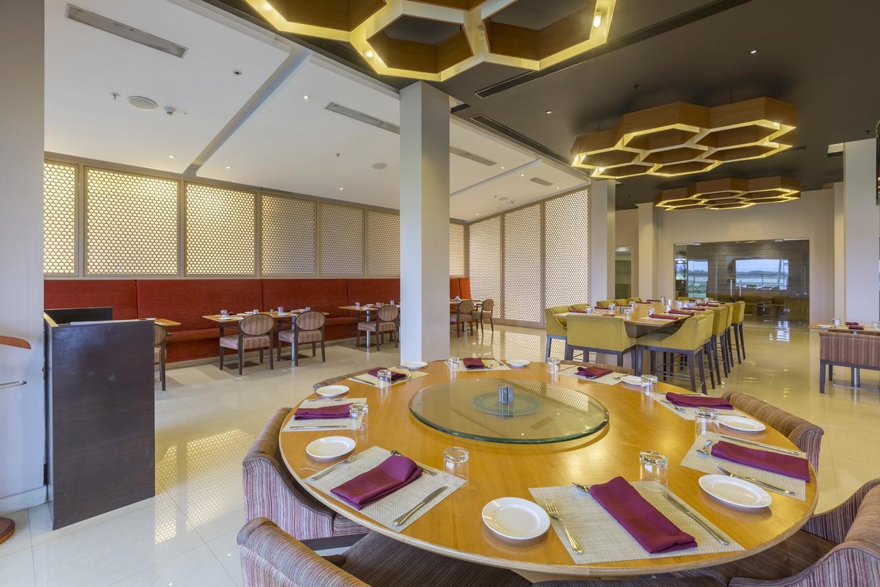 Hotel Naveen Lakeside Hubli Eksteriør billede