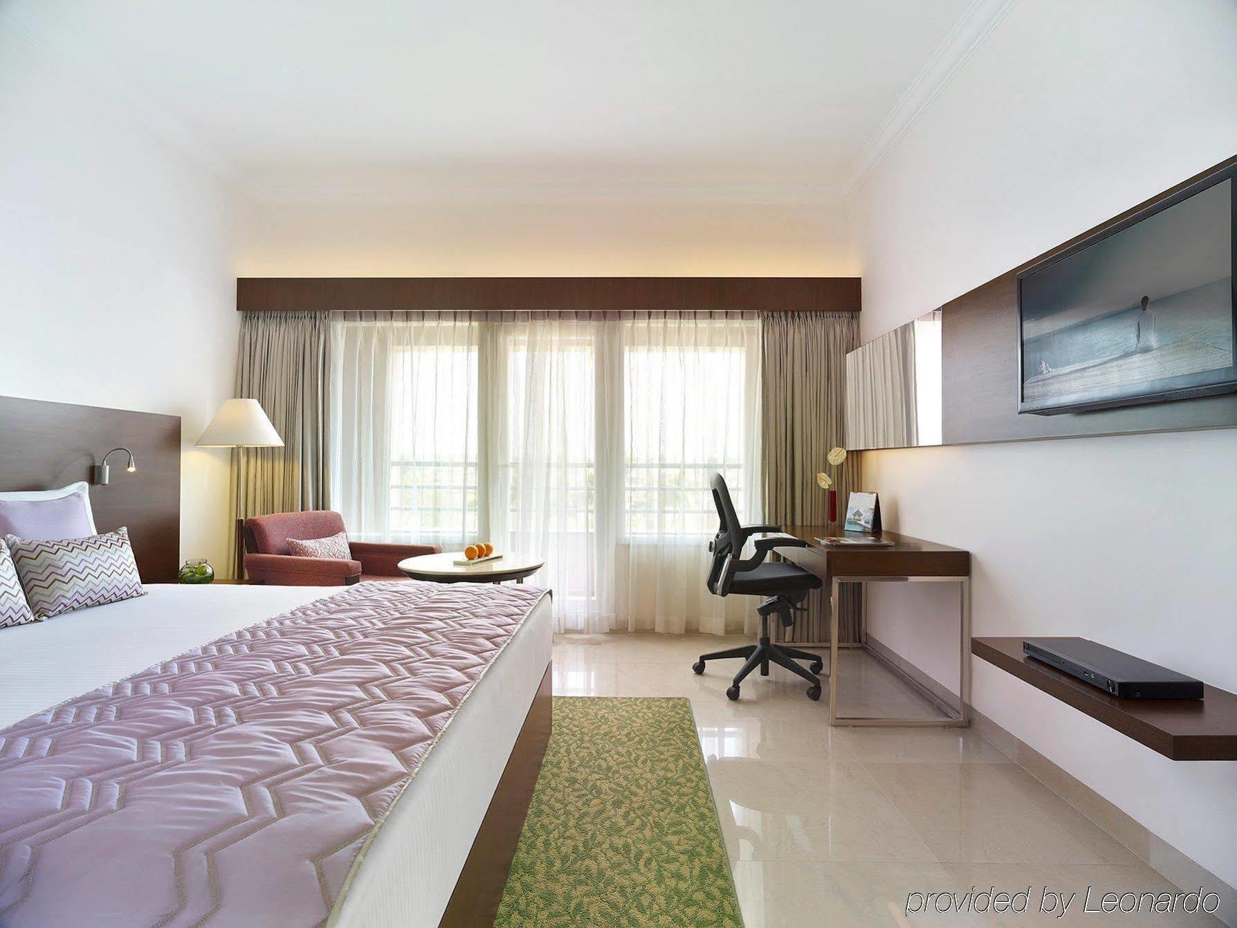 Hotel Naveen Lakeside Hubli Eksteriør billede