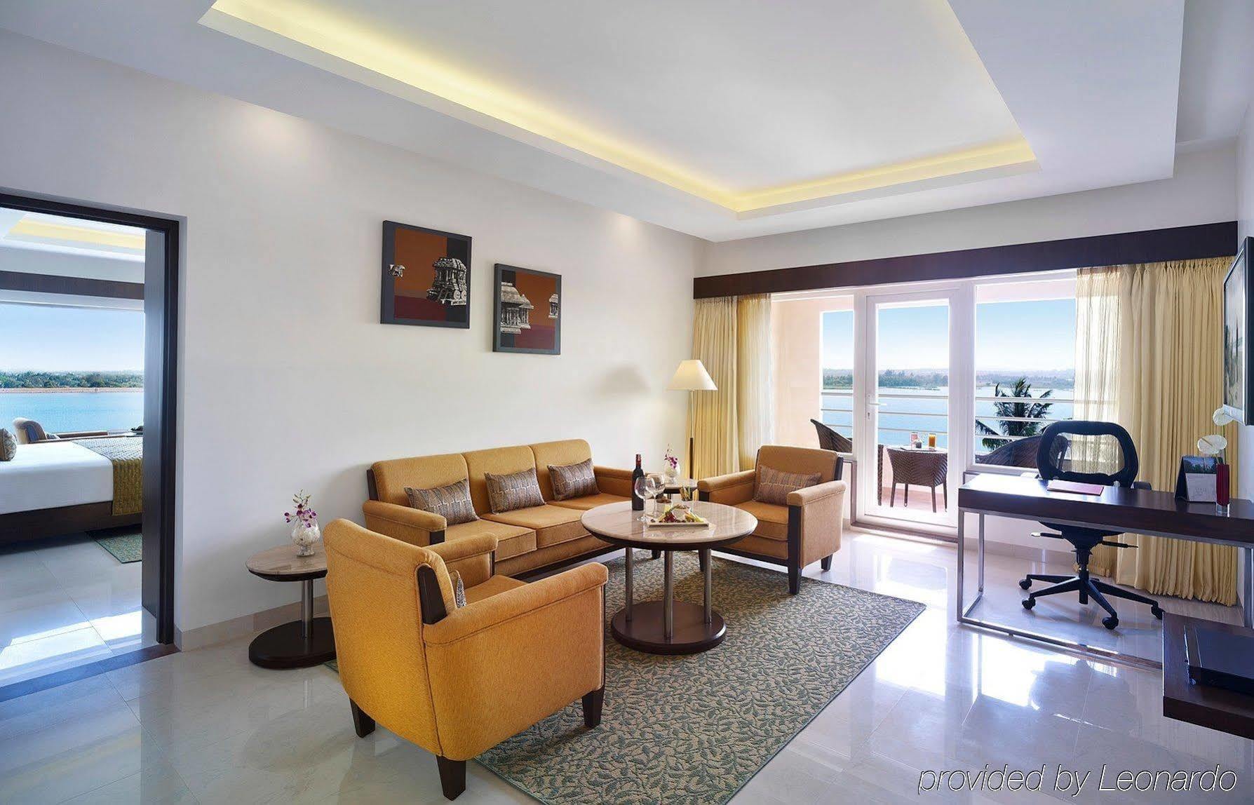 Hotel Naveen Lakeside Hubli Eksteriør billede