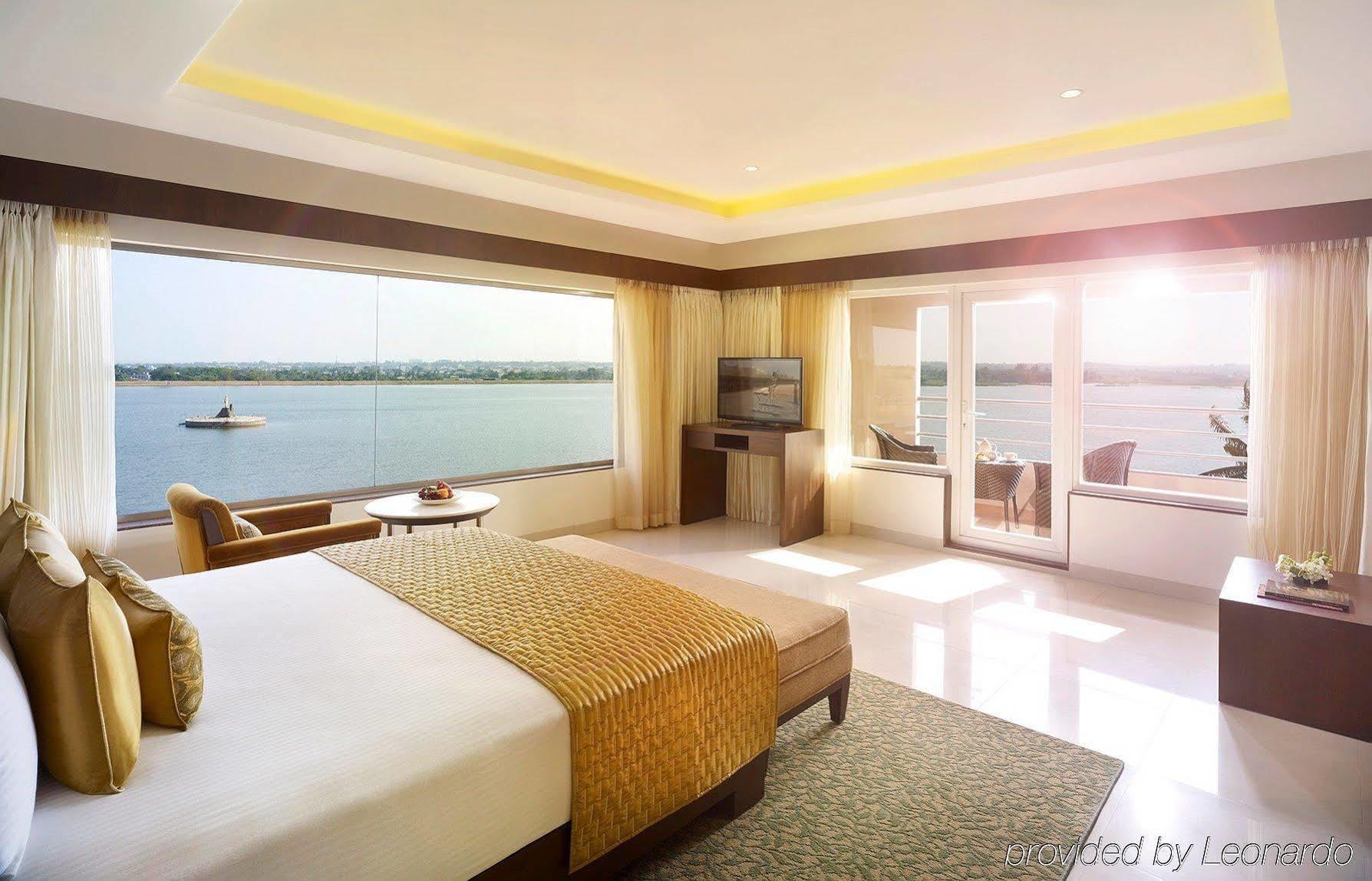 Hotel Naveen Lakeside Hubli Eksteriør billede