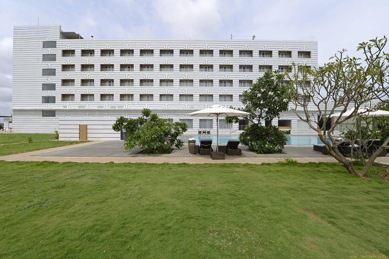 Hotel Naveen Lakeside Hubli Eksteriør billede