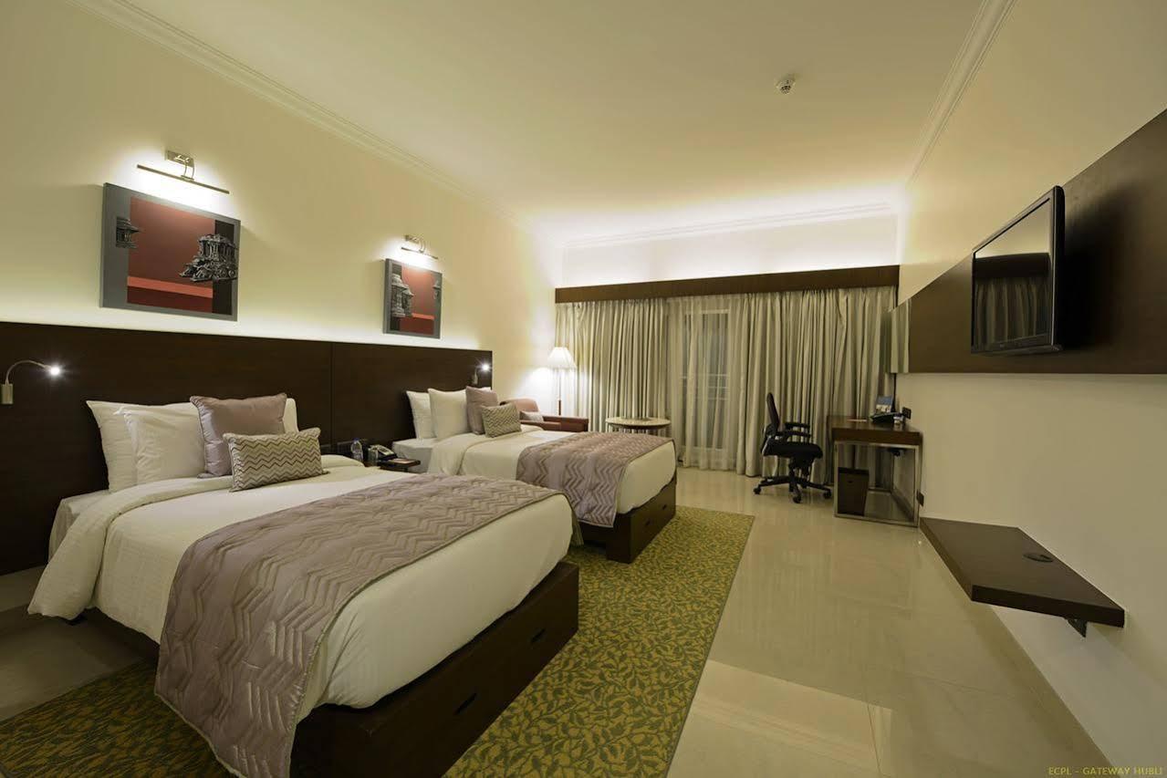 Hotel Naveen Lakeside Hubli Eksteriør billede