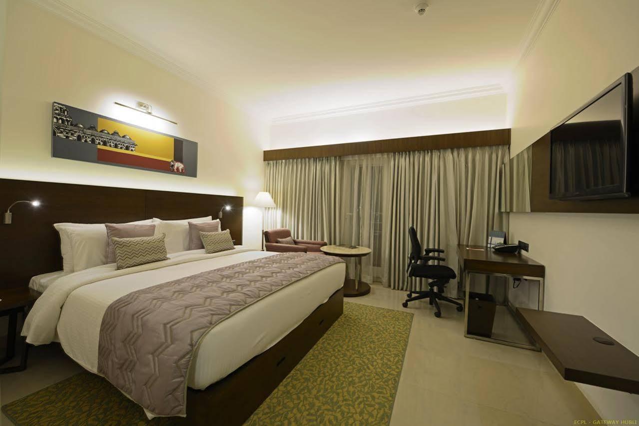 Hotel Naveen Lakeside Hubli Eksteriør billede